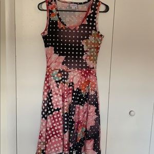 Amazing LulaRoe Nicki Floral Dot